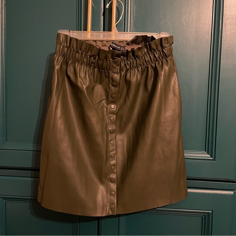 Zara faux leather mini skirt buttons green size small